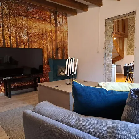 Avec Piscine Et Animaux 4*