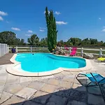 Avec Piscine Et Animaux Oda ve Kahvaltı 4*