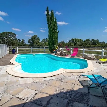Avec Piscine Et Animaux Frühstückspension 4*