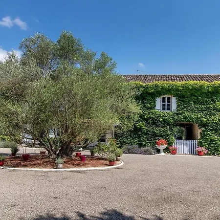 Avec Piscine Et Animaux Bed and breakfast