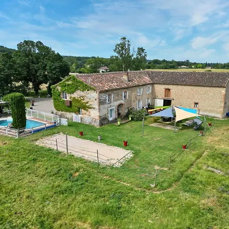 Avec Piscine Et Animaux Bed and breakfast