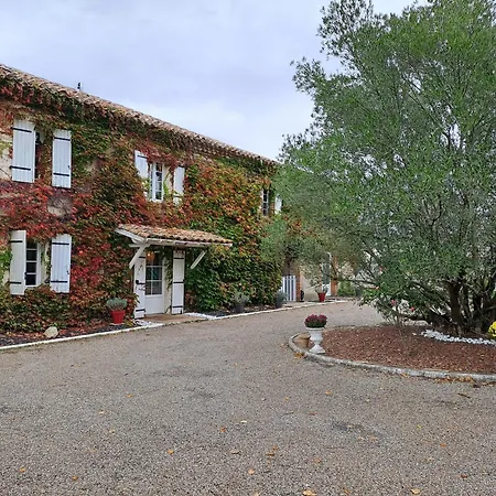 Avec Piscine Et Animaux 4*