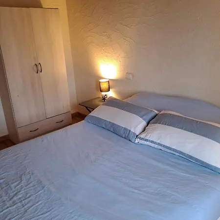 Avec Piscine Et Animaux Bed and breakfast Graulhet