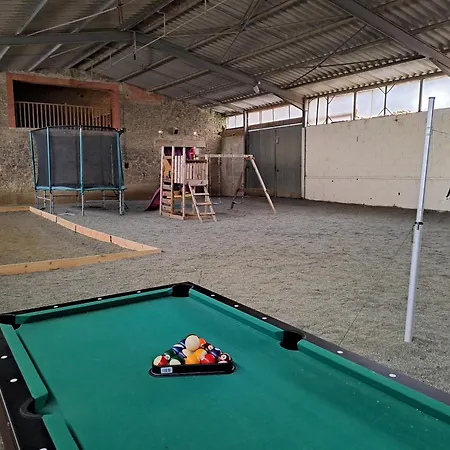 Avec Piscine Et Animaux 4*